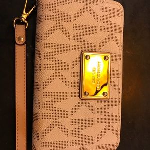 AUTHENTIC Michael Kors wallet/wristlet
